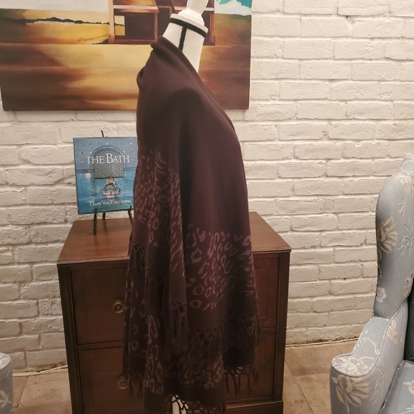 Reversible one size fits all from Neiman Marcus - Picture 2 of 6